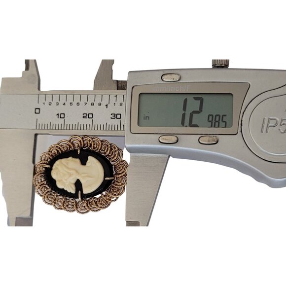 Gold Tone Wire Filigree Black, White Plastic Cameo Brooch Pin E824 - Picture 9 of 10